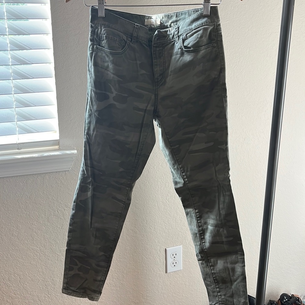 Loft skinny camo pants!